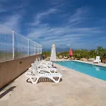 Splendide Grand Neuf Apartment